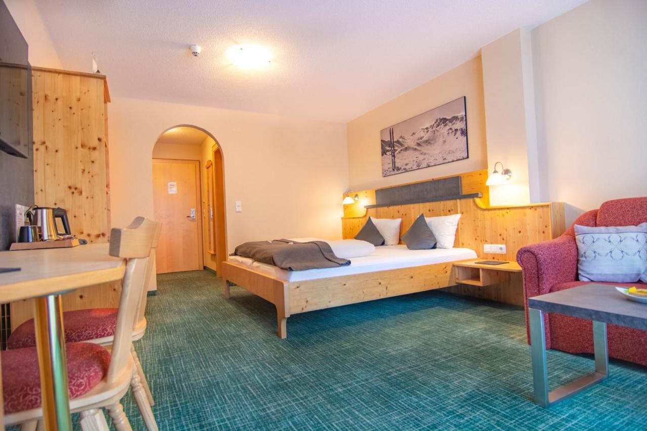 Hotel Garni Alpenhof Ischgl Exterior photo