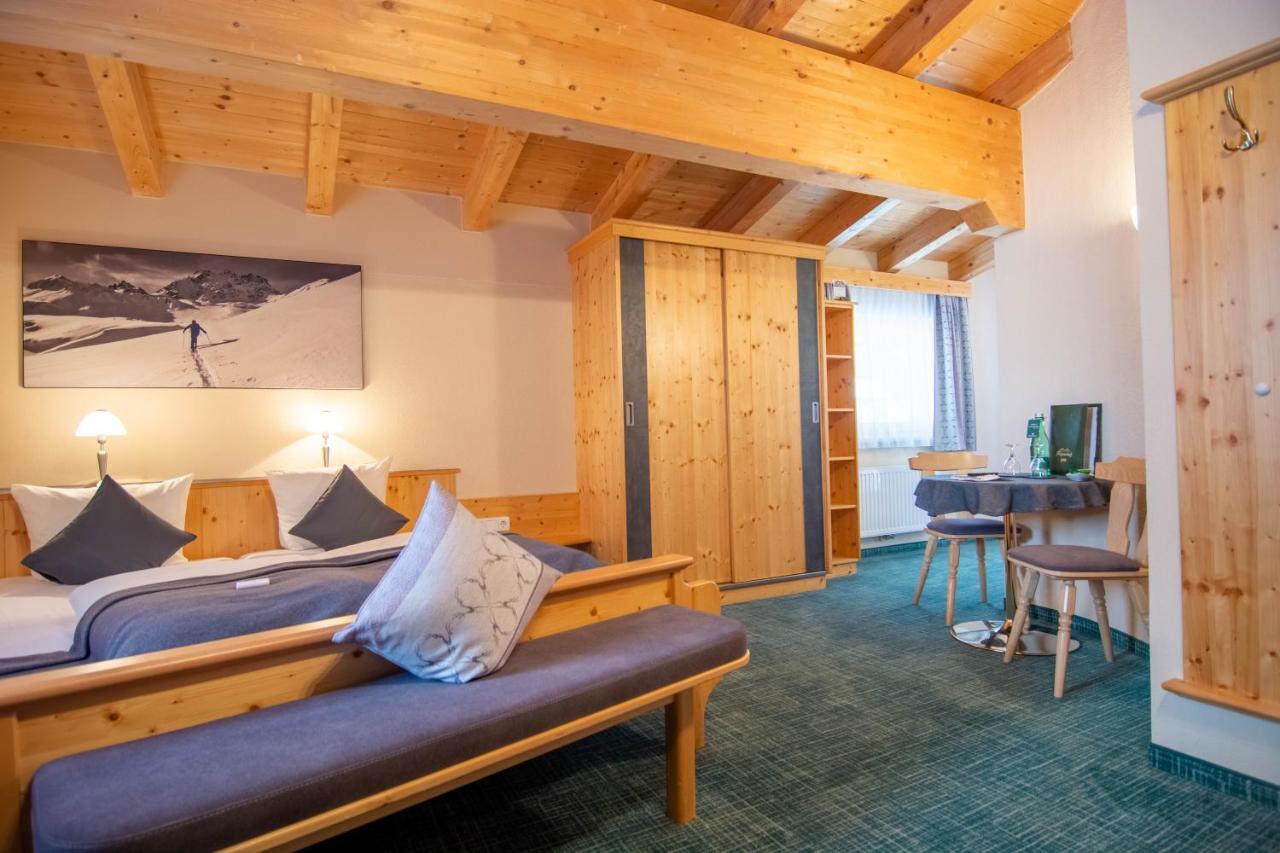 Hotel Garni Alpenhof Ischgl Exterior photo